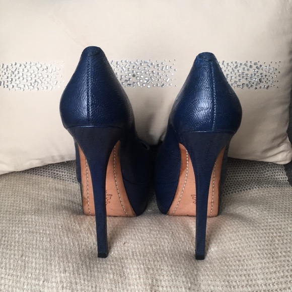 Alice and Olivia navy platform heels Sz7.5 - Picture 4 of 8